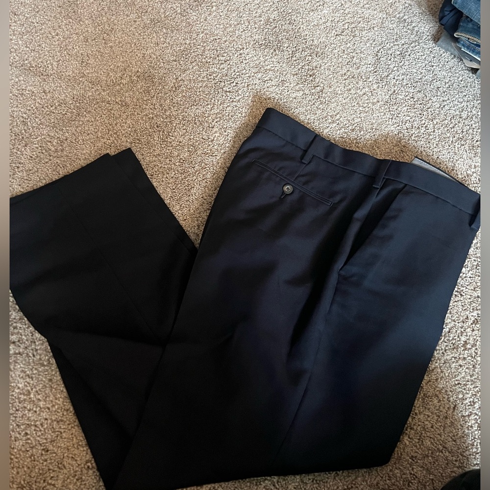 Amazon Essentials Men's Dress Pants - Navy